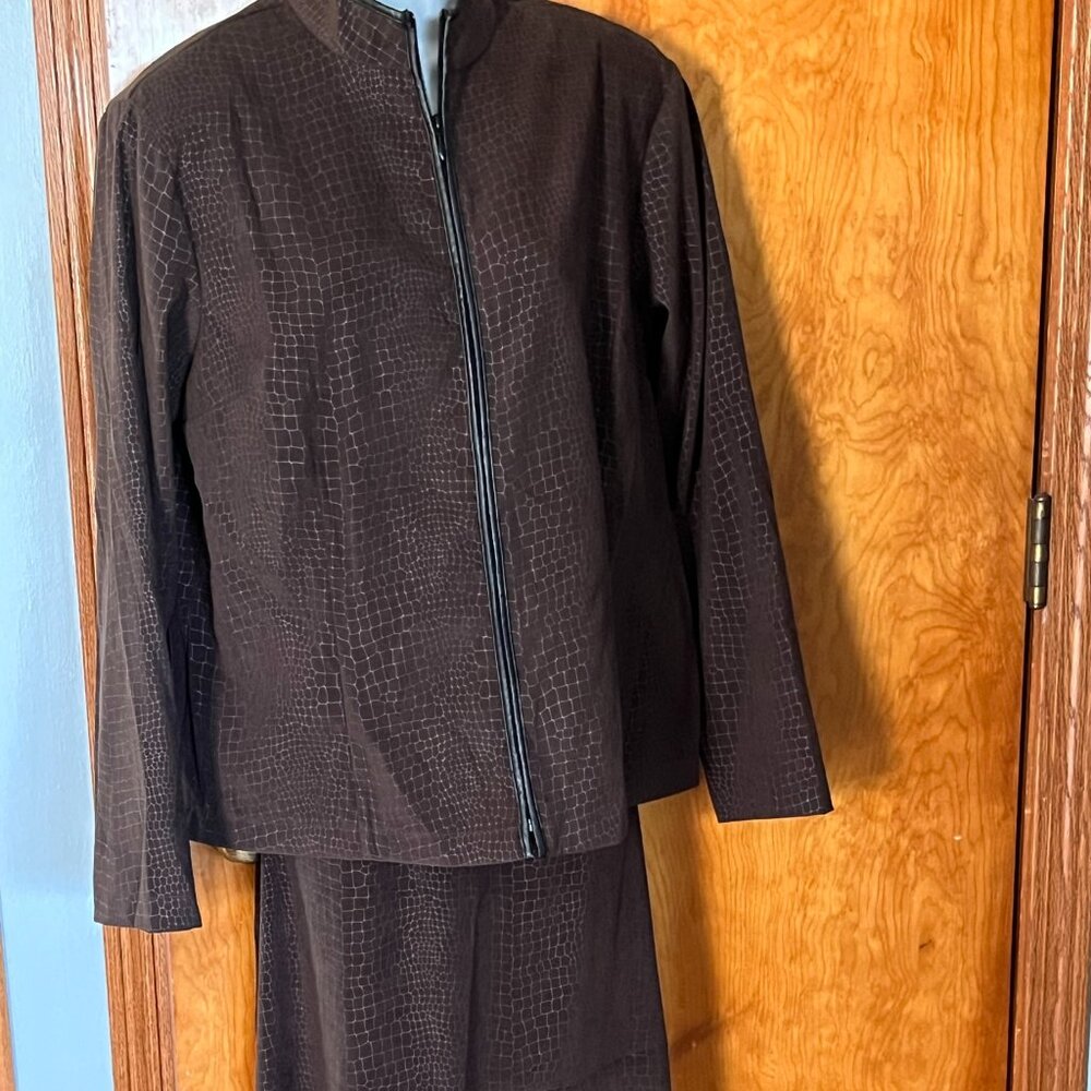Jessica Holbrook Women's Easycare brown 2 Pc Outfit -medium- Reptile Skin Print